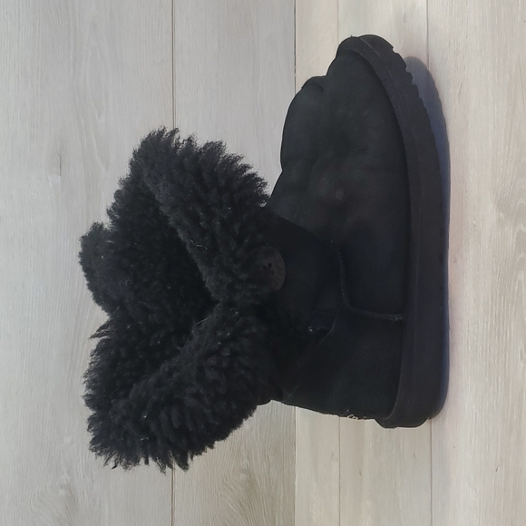 Ugg Australia Women Bailey Button Short Winter Boots sz 8 - Picture 1 of 12